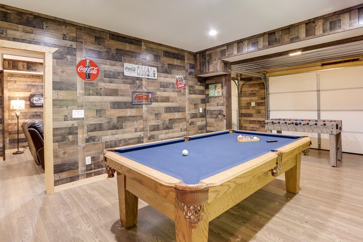 Private Ellijay Cabin w / Hot Tub & Amenities!