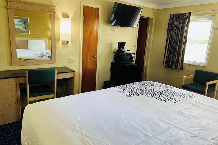 Room 17 of 40