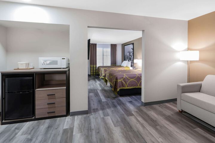 Room 17 of 37