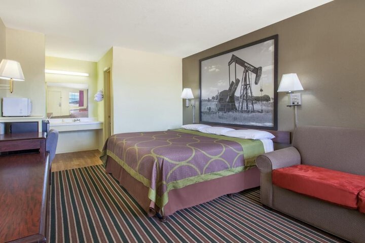 Room 4 of 10