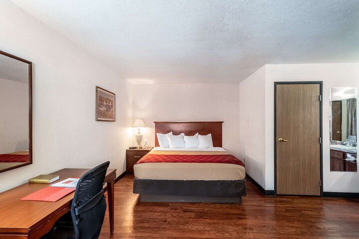 Room 47 of 100