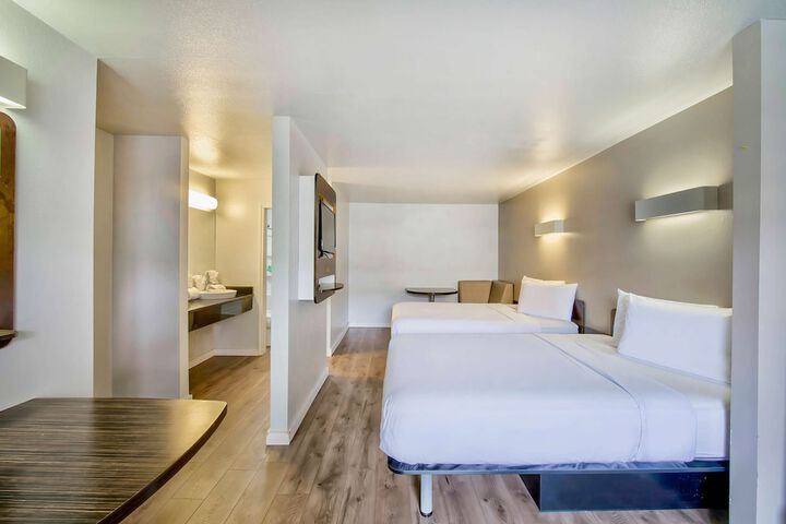 Room 16 of 28