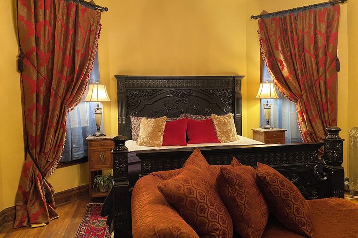 Vineyard Mansion & Carriage House Bed & Breakfast