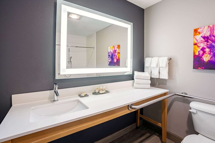 Room 27 of 46