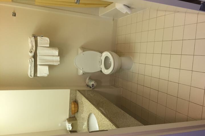 Room 9 of 16