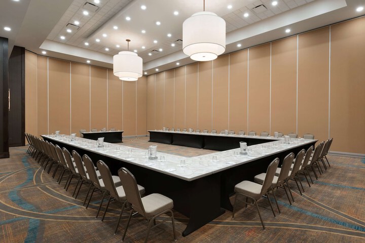 Embassy Suites by Hilton Chicago Naperville