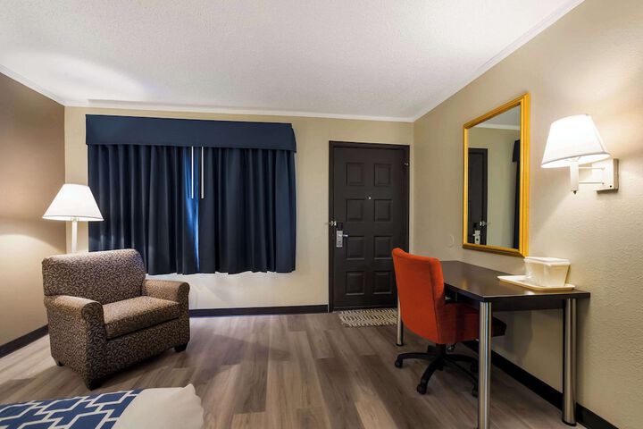 Room 11 of 24