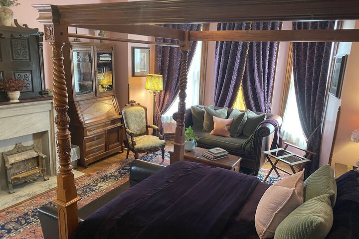 Vineyard Mansion & Carriage House Bed & Breakfast