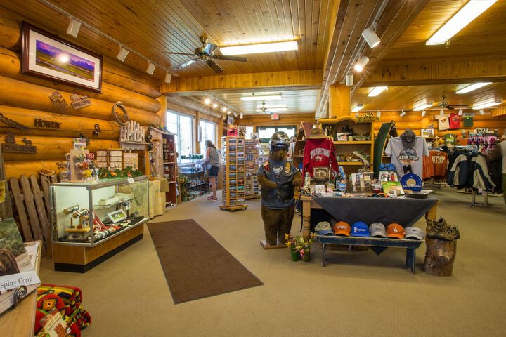 Headwaters Lodge & Cabins at Flagg Ranch