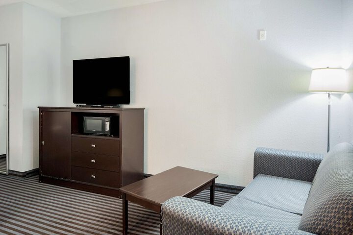 Room 27 of 29
