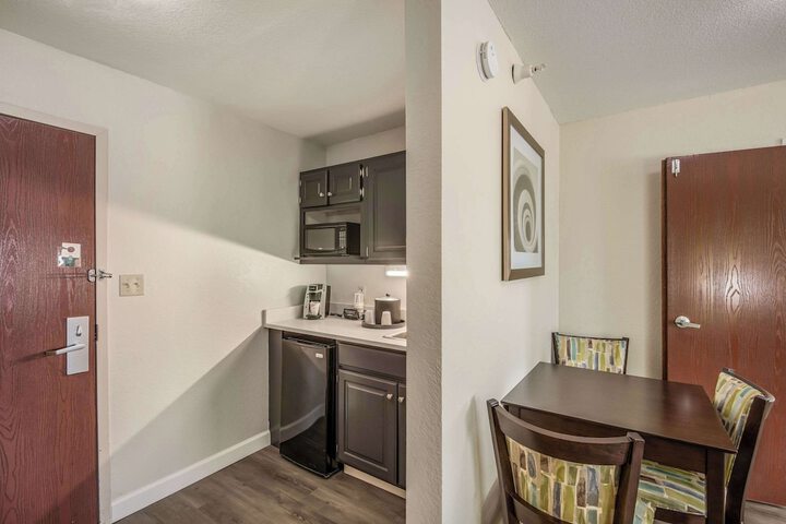 Quality Inn & Suites Quincy - Downtown
