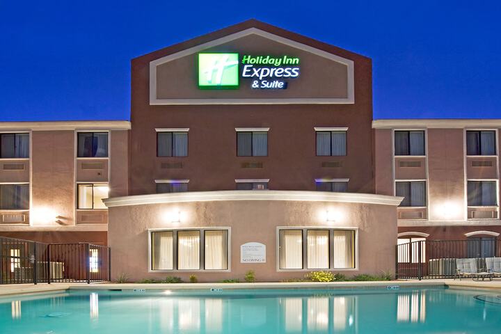 Holiday Inn Express & Suites Willcox by IHG