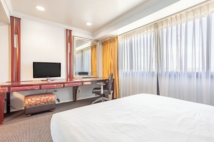 Room 80 of 87