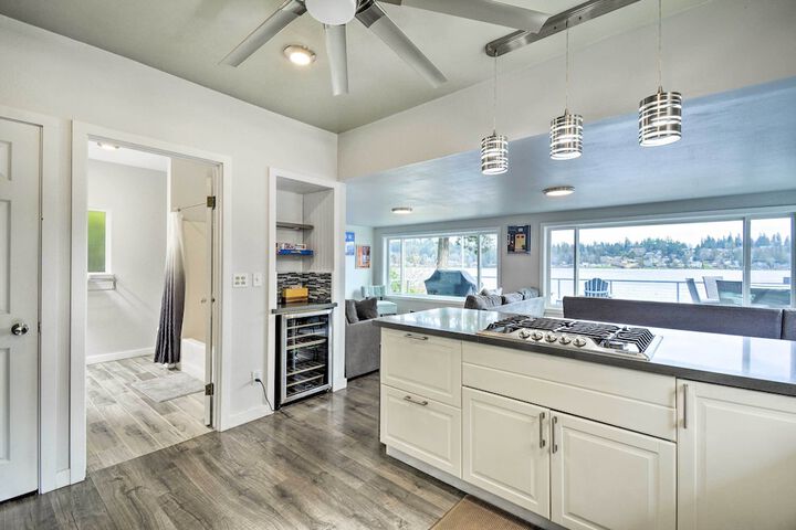Lakefront Bremerton Vacation Rental w / Deck!