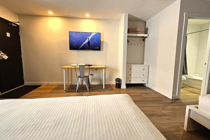 Room 121 of 174