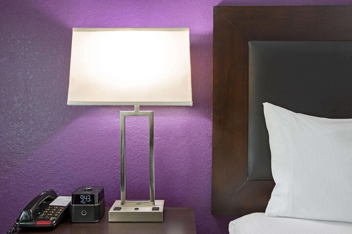 Room 27 of 48
