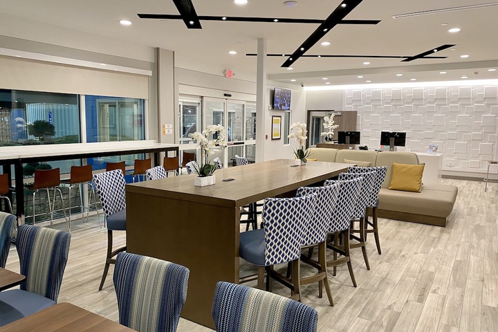 Days Inn & Suites by Wyndham Beaumont West / I-10 & Walden