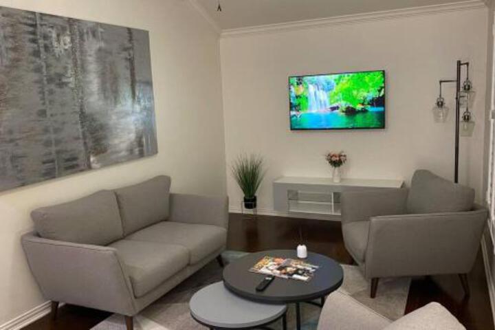 Cheerful 5 Bedroom Home with Heated Pool