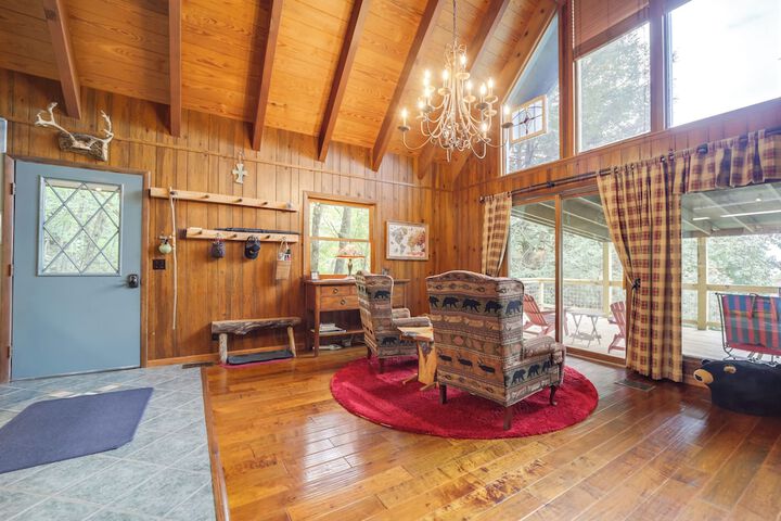 Robbinsville Vacation Rental w / Covered Balcony