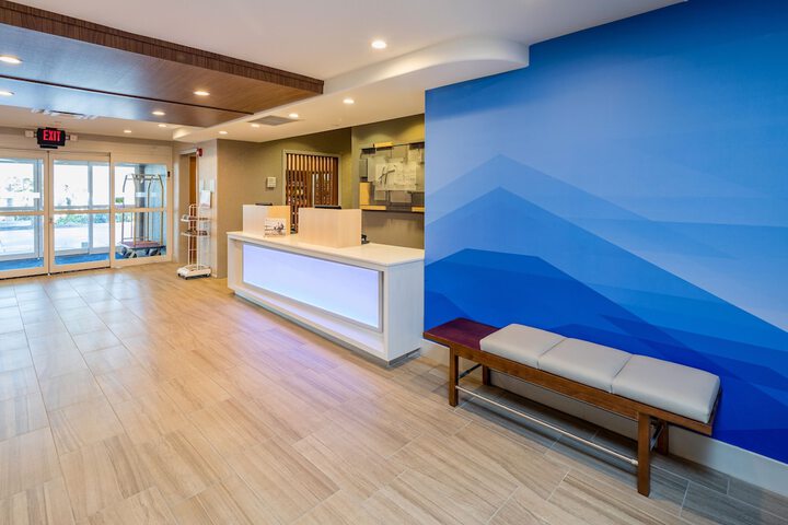 Holiday Inn Express and Suites Modesto by IHG