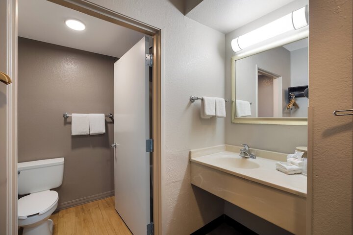 Room 16 of 35