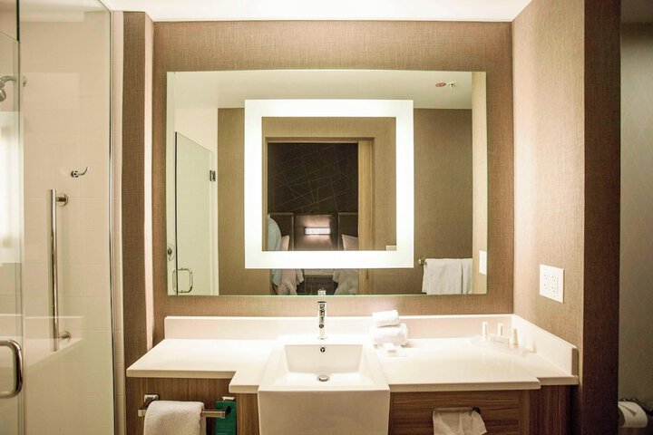 Room 25 of 63