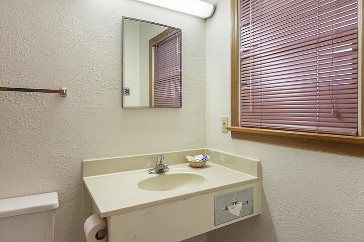 Room 18 of 36