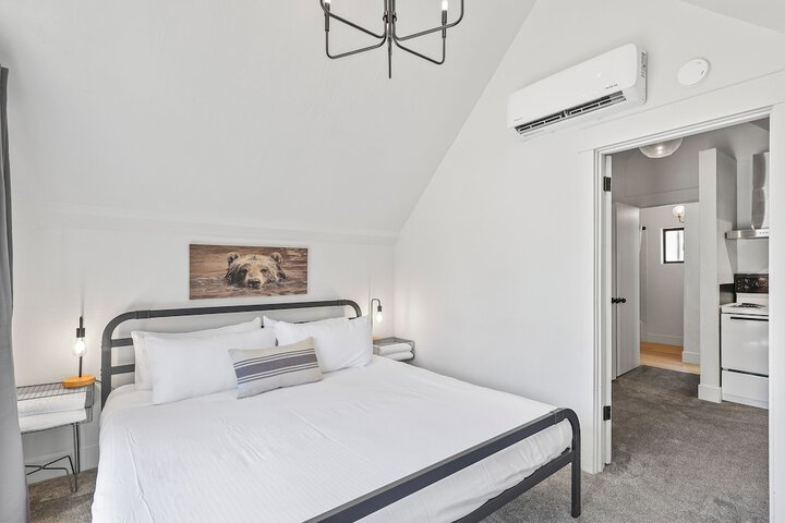 Basecamp Lodge