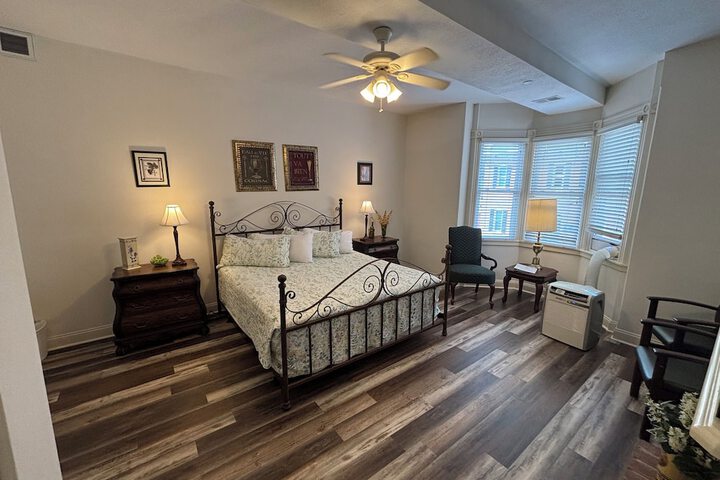 Hermann Crown Suites