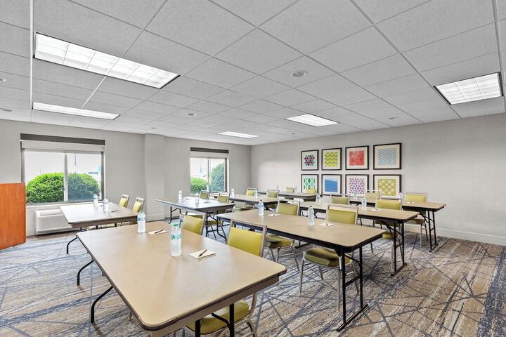 Holiday Inn Express & Suites Vandalia by IHG