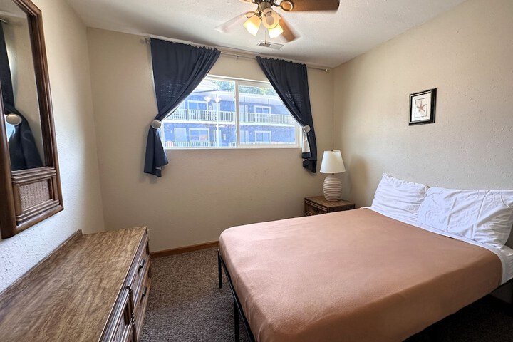 Room 85 of 299