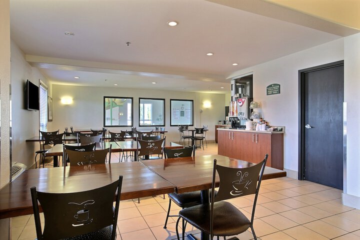 Super 8 by Wyndham Trois-Rivieres