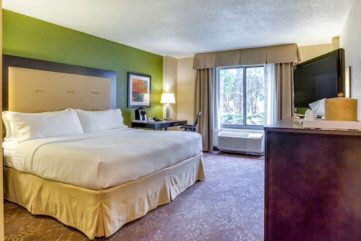 Room 14 of 36