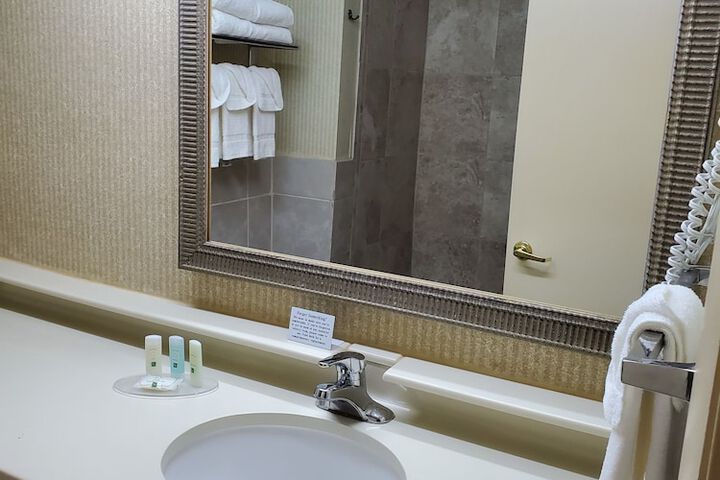 Quality Inn & Suites Grants - I-40