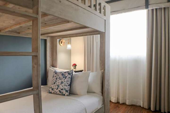 Room 27 of 38
