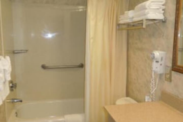 Room 32 of 40
