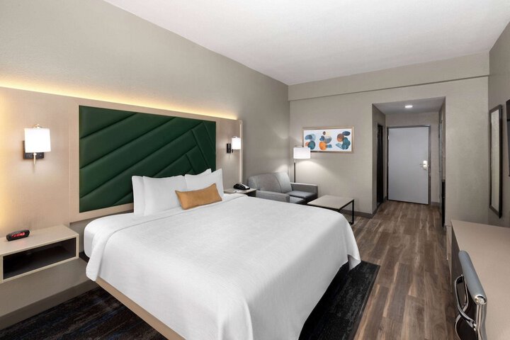 Room 38 of 62