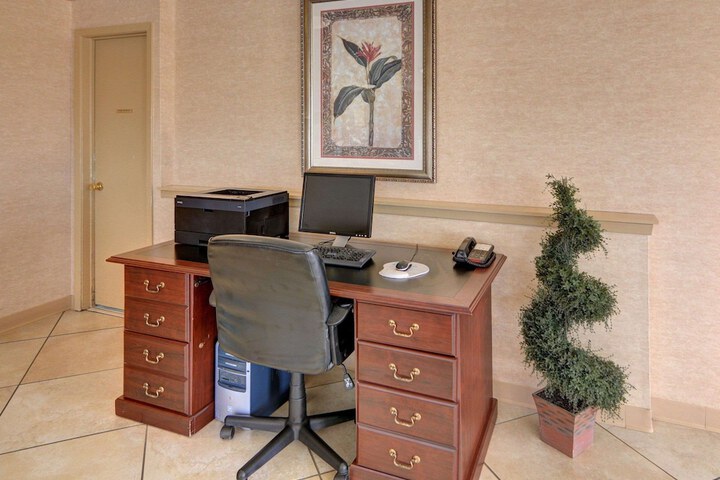 Business Center 20 of 20