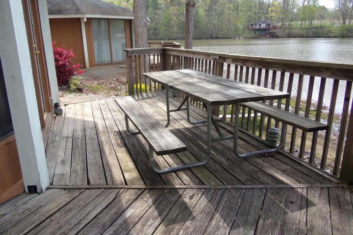 Lake Myers Lakeside Villa 16