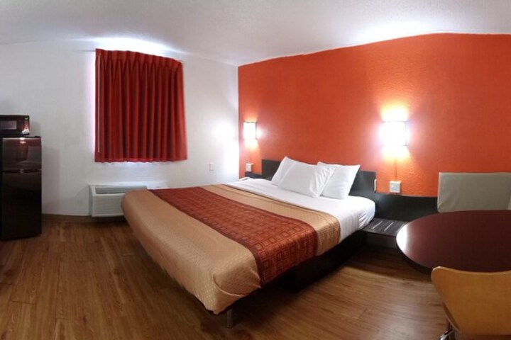 Room 10 of 30