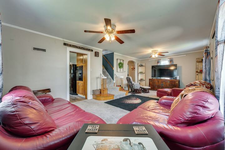 Cozy Iowa Getaway w / Patio & Fenced-in Yard!