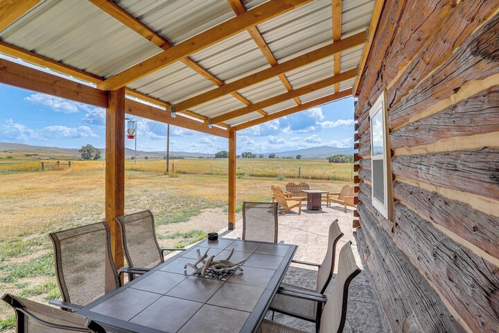Mountain-view Log Cabin in Wyoming Wilderness