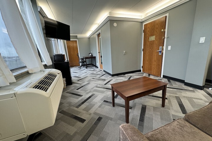Room 11 of 28