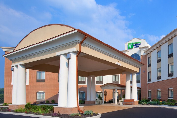 Holiday Inn Express & Suites Akron Regional Airport Area by IHG