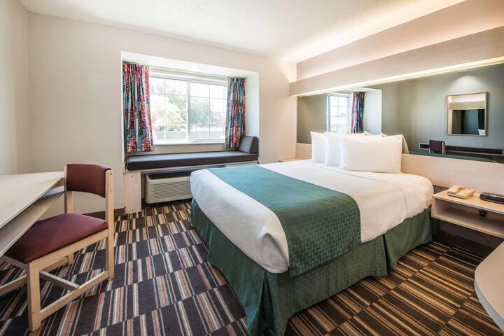 Microtel Inn & Suites by Wyndham Claremore
