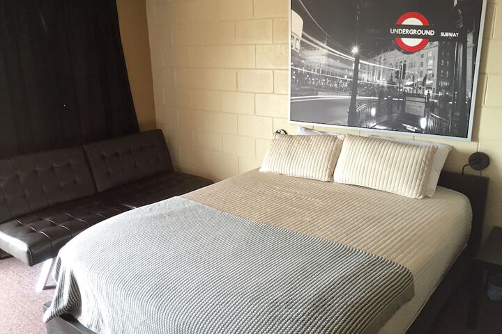 Room 6 of 23