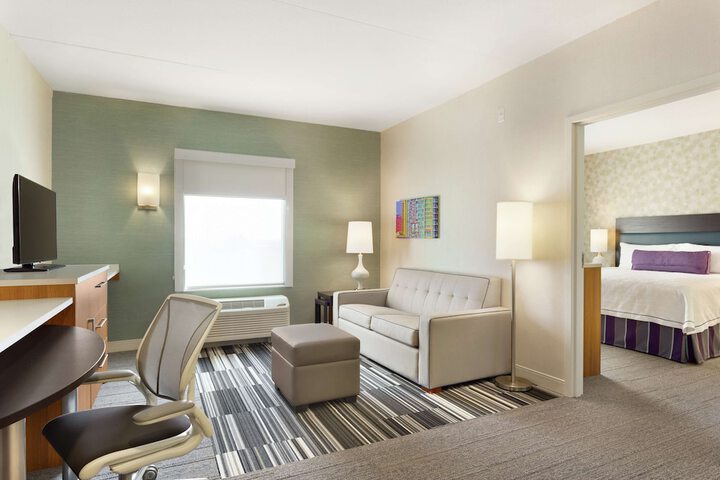 Room 8 of 33