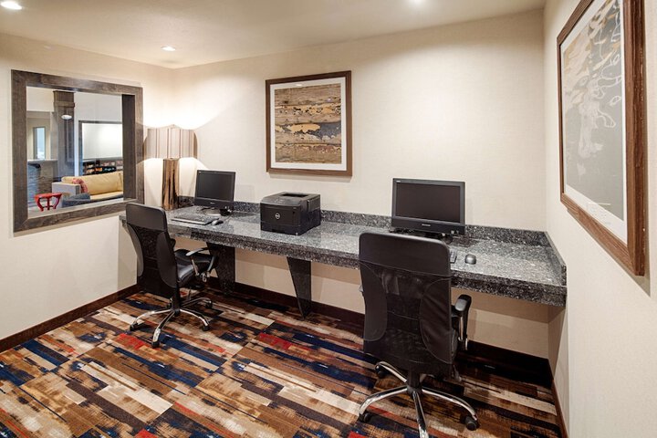 Business Center 22 of 22