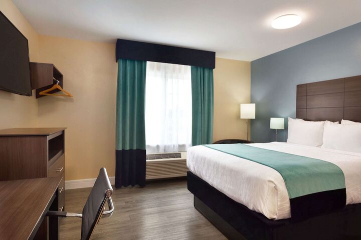 Room 42 of 60