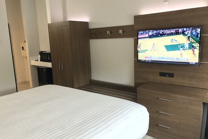 Room 16 of 38